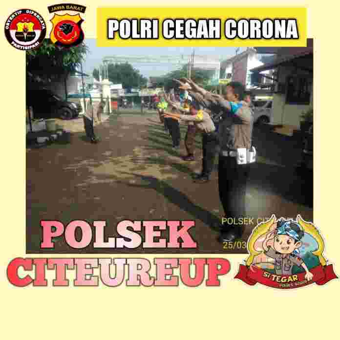 Kapolsek Citeureup Polres Bogor AKP RICKY WOWOR, SH Pimpin Anggota untuk senam AWS3