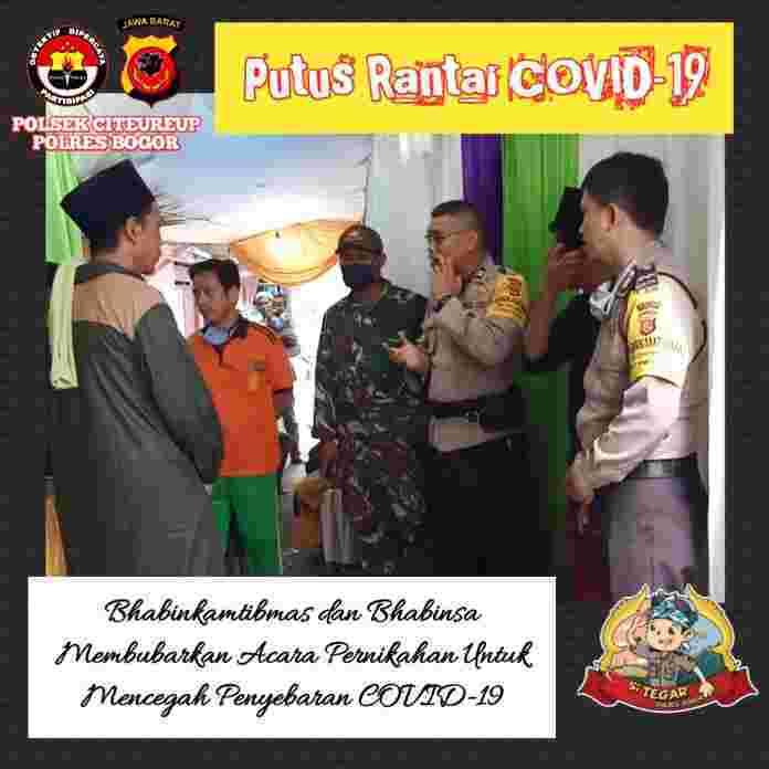 AIPTU CECEP SOPANDI, AIPDA HAMBALI bersama dengan Kepala Desa Karang Asem Timur dan Bhabinsa Koramil Citeureup memberikan himbauan kepada warga yang sedang acara pernikahan.