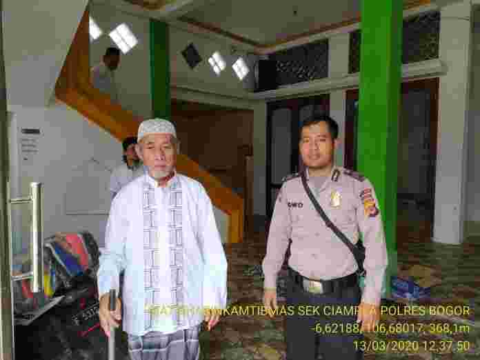 Awali Kegiatan Jumat Barokah, Anggota Polsek Ciampea Laksanakan Shalat Jumat.