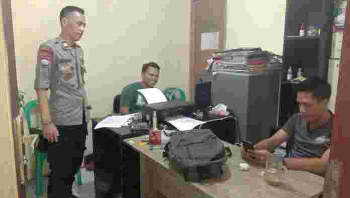Sambang Desa Binaan, Aiptu Yongki Novara, S.E. Serap Informasi dari Warga Sekaligus Sampaikan Imbauan ini.