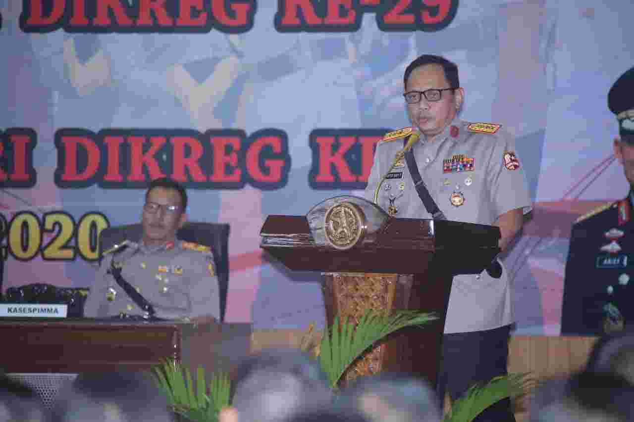 Wakapolri Komjen Pol Gatot Eddy Pramono saat membuka upacara Pendidikan Sespimti Polri Dikreg Ke-29 dan Sespimmen Polri Dikreg Ke-60 di Lembang, Selasa (17/03/2020).