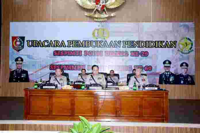 Wakapolri KOMJENPOL GATOT EDDY PRAMONO Pada saat membuka upacara Pendidikan Sespimti Polri Dikreg Ke-29 dan Sespimmen Polri Dikreg Ke-60 di Lembang.