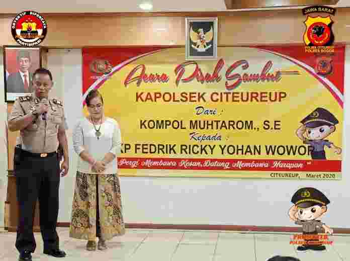 Kapolsek Citeureup Polres Bogor AKP FEDRIK RICKY YOHAN WOWOR, S. H bersama dengan istri pada saat acara kenal pamit Kapolsek Citeureup Polres Bogor di aula hotel Grand ORI Citeureup.