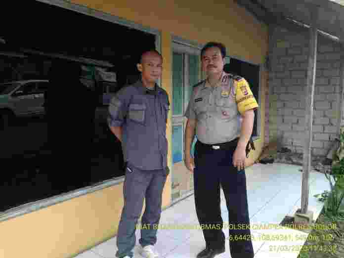DDS (Door To Door System) Yang Di Lakukan Bhabinkamtibmas Desa Tapos I Kecamatan Tenjolaya.