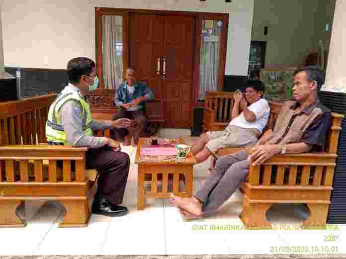 Silaturahmi Door To Door System, Cara Bhabinkamtibmas Polsek Ciampea Sampaikan Himbauan Kamtibmas.
