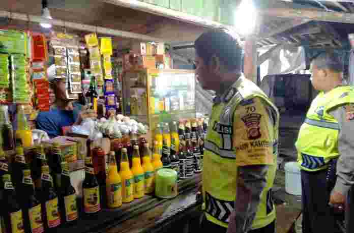 Polsek Ciampea Gelar Giat KRYD Razia Warung Jamu yang Jual Miras di Ciampea.