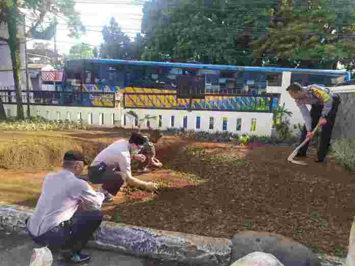 Anggota Polsek Ciawi