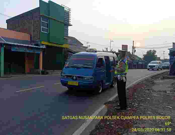 Polsek Ciampea Awali Pelayanan Pagi Dengan Gatur Lalin.