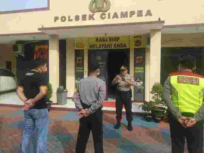 Kapolsek Ciampea Polres Bogor Berikan Arahan Apel Pagi.