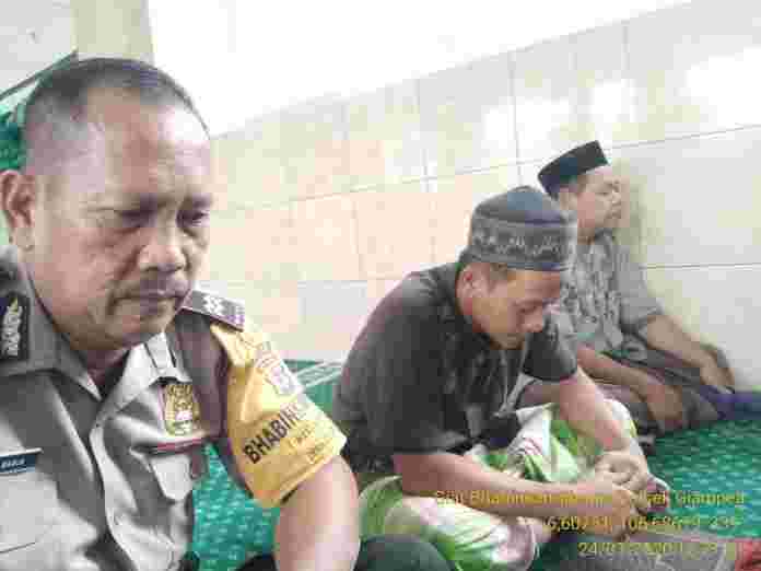Bhabinkamtibmas Desa Ciampea Udik Sholat Dzuhur Berjamaah Di Mesjid Jami As-Salam.