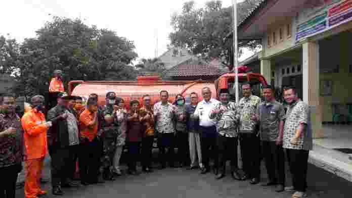Polsek Ciampea Polres Bogor Dan Kecamatan Ciampea Lakukan Penyemprotan Disinfektan Cegah Virus Corona.