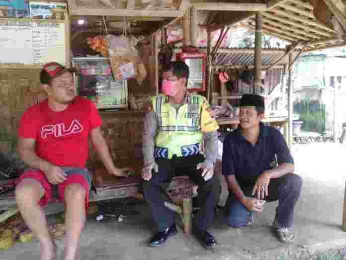 Putus Mata Rantai Covid-19 Bhabinkamtibmas Polsek Ciampea Polres Bogor Himbauan Kepada Pemancing