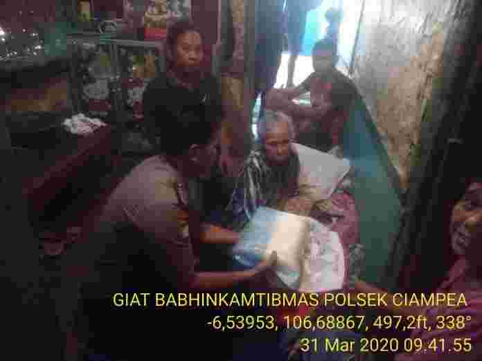 Bhabinkamtibmas Desa Ciampea Polsek Ciampea Polres Bogor Peduli Masyarakat Jompo