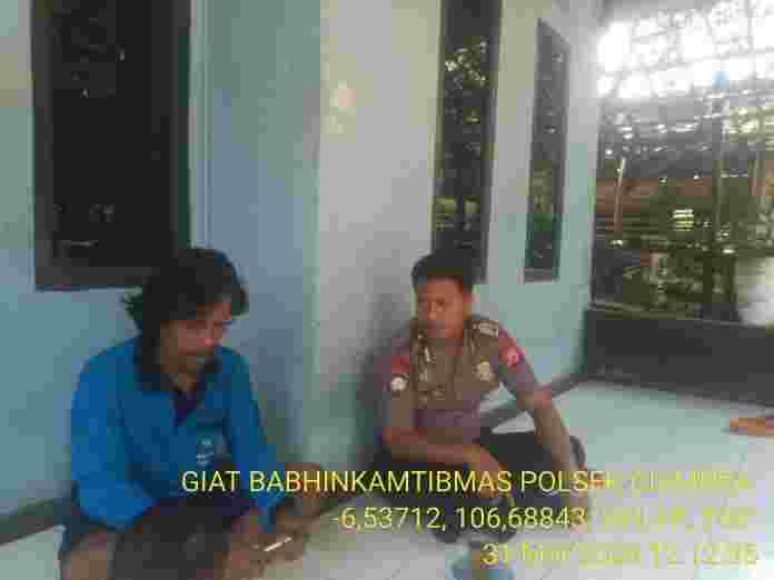 Cegah Covid-19, Bhabinkamtibmas Polsek Ciampea Polres Bogor Sampaikan Maklumat Kapolri Dan Himbauan Dari Pemerintah